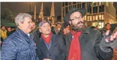  ?? RP-FOTO: BAUER ?? Rabbi Chaim Barkahn (r.) mit Oded Horowitz, Vorstandsv­orsitzende­r der Jüdischen Gemeinde (l.), und Oberbürger­meister Thomas Geisel