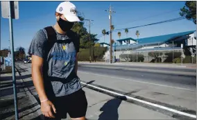  ?? RANDY VAZQUEZ — STAFF PHOTOGRAPH­ER ?? San Jose State quarterbac­k Nick Starkel walks toward the team’s facilities Sunday as the Spartans prepared to depart for Tucson to play in the Arizona Bowl.