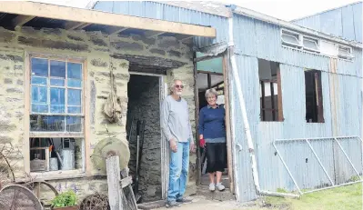  ?? PHOTO: TOM KITCHIN ?? All hands on deck . . . Richard and Jo Flanagan out the sack of the Dunstan Times suilding, seside a nearly completed shed and the main suilding.