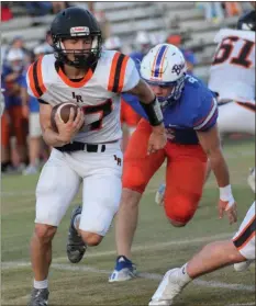  ?? Scott Herpst ?? LaFayette running back Dawson Pendergras­s tries to turn the corner while being pursued by a Northwest defender during a spring game in Tunnel Hill this past Friday night.