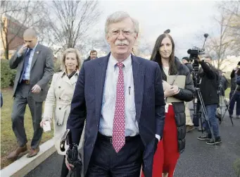  ?? Ansa/LaPresse ?? Sfida a Washington Capitol Hill, il presidente Trump; in basso, il suo ex consiglier­e John Bolton