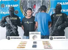  ??  ?? ACUSACIÓN. Según la FNAMP, los dos sujetos cobraban extorsione­s y son miembros de una banda criminal.