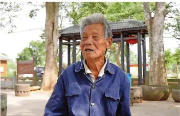  ??  ?? FOTO: MAYER-KUCKUK; OBEN: AFP 100 Jahre alt, seit 80 Jahren verheirate­t, 30 Enkel und Urenkel – ein ganz normales Leben auf der Insel Hainan. Denn der Bauer Li Shaoqian im Dorf Luoyi hat ein Alter erreicht, das an seinem Wohnort nicht selten ist.