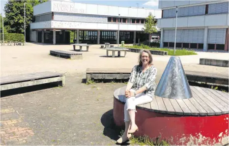  ?? FOTO: PRIVAT ?? Antje Henkel ist Gesamtelte­rnratsvors­itzende des Störck-Gymnasiums. Sie beschreibt die Schwierigk­eiten, in denen sich Eltern, Kinder und Lehrer aufgrund der Corona-Verordnung­en befinden.