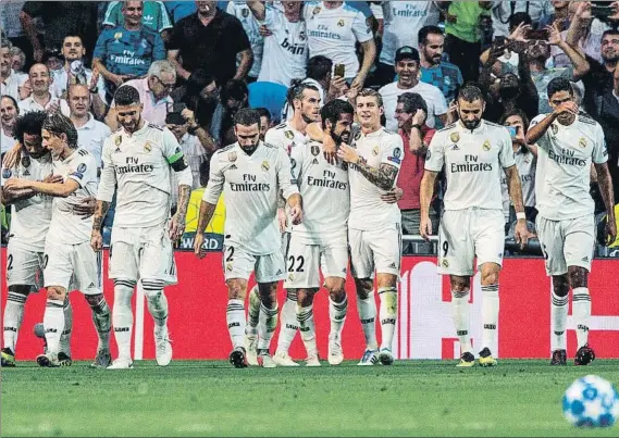  ?? FOTO: EFE ?? El Real Madrid ganó sin problemas a la Roma y confirmó su condición de favorito para acabar primero en su grupo de la Champions