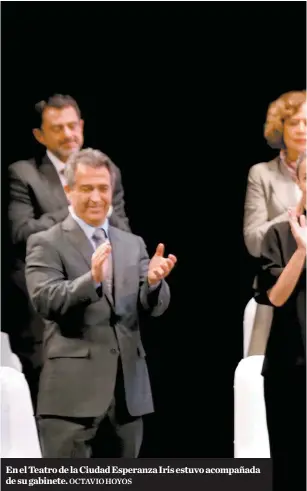  ?? OCTAVIO HOYOS ?? En el Teatro de la Ciudad Esperanza Iris estuvo acompañada de su gabinete.