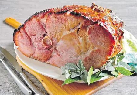  ?? ERIC AKIS ?? A succulent baked ham flavoured with a spiced maple syrup and mustard glaze makes an attractive — and tasty — Easter dinner.