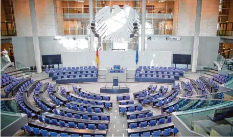  ?? Foto: Michael Kappeler/dpa ?? Die Sitze im Bundestag werden im September neu verteilt. Im Wahlkreis Ostallgäu bewerben sich mindestens acht Kandidaten.