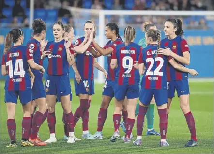  ?? Foto: pep morata ?? El Barça celebró así el 5-0 al Benfica de la primera jornada el eintracht Frankfurt también se impuso 1-2 al rosengärd