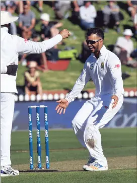  ?? Picture: ROSS SETFORD, AP ?? BIG SMILES AT THE BASIN: JP Duminy celebrates after claiming figures of 4/47 at the Basin Reserve yesterday.