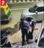  ?? CCTV ?? n 2
1. Kamaljeet Singh Sethi (left) walks towards the bank as the robber (right) approaches him.
2. The robber tries to snatch his bag containing ₹13 lakh.
3. Sethi tries to hold on to his bag even after he was shot.
4. An auto driver crossing the...