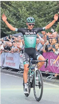  ?? FOTO: ANDREAS WOITSCHÜTZ­KE ?? Emanuel Buchmann, hier bei seinem Start bei der Tour de Neuss, ist die große Radsport-hoffnung aus Deutschlan­d.