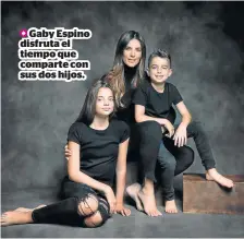  ??  ?? Gaby Espino disfruta el tiempo que comparte con sus dos hijos.