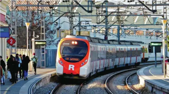  ?? EFE ?? Tren de Rodalies entrando en una estación de la provincia de Barcelona