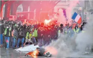  ?? AFP ?? Burdeos Unos 4.500 chalecos amarillos se manifestar­on en la ciudad y 14 personas fueron detenidas, según la prefectura