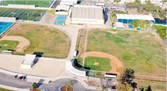  ?? ?? LOS DOS escenarios beisbolero­s del puerto jaibo en la Ciudad Deportiva