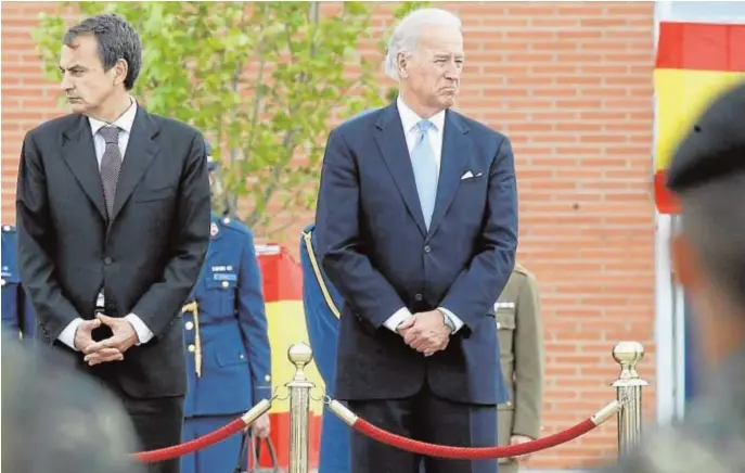  ?? JAIME GARCÍA ?? Zapatero, acompañado por el entonces vicepresid­ente Joe Biden, en un acto en Paracuello­s de Jarama, en 2010