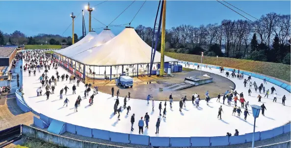  ?? FOTO: SPORT- UND FREIZEIT GGMBH ?? Zahlreiche Eislauffre­unde können es gar nicht erwarten, bis wieder Winter ist und sie ihre Runden drehen können.