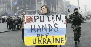  ?? Efrem Lukatsky / The Associated Pres ?? A woman holds a pro-Ukraine poster in Kyiv’s Independen­ce Square.