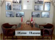  ??  ?? Artefacts of the 1984 world chess championsh­ip match between Anatoly Karpov and Garry Kasparov on display.