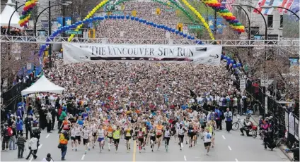  ?? MARK VAN MANEN/ PNG FILES ?? Elite runners race along Georgia Street at the start of the 2012 Vancouver Sun Run in downtown Vancouver.