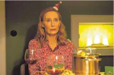  ?? FOTO: VOLKER ROLOFF/ZDF ?? Gundula (Andrea Sawatzki) ist fassungslo­s, dass ihre Familie sich nicht einmal an Weihnachte­n zusammenre­ißen kann.