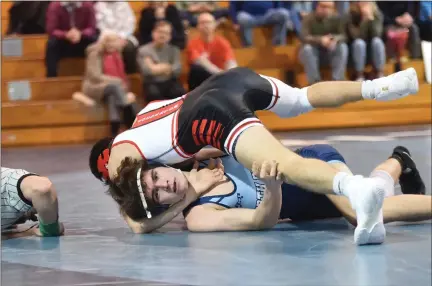  ?? MIKE CABREY — MEDIANEWS GROUP ?? Souderton’s AJ Stayton looks for a pin against North Penn’s Jaden Stahl during their 133-pound match on Wednesday.