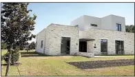  ?? Dallas Morning News/LOUIS DELUCA ?? New “Texas modern” homes, such as this one in Frisco, will sell for about $700,000.