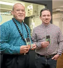  ?? ROSA WOODS/ STUFF ?? Samoa High Commission­er to New Zealand Leasi Papali’i Tommy Scanlan with Wellington Chocolate Factory cofounder Gabe Davidson and the first batch of Save the Manumea chocolate in production.