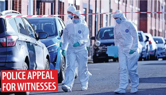  ?? ?? Forensics officers at the scene of the fire on Northumber­land Street, Wallsend. Below, flowers left on the doorstep