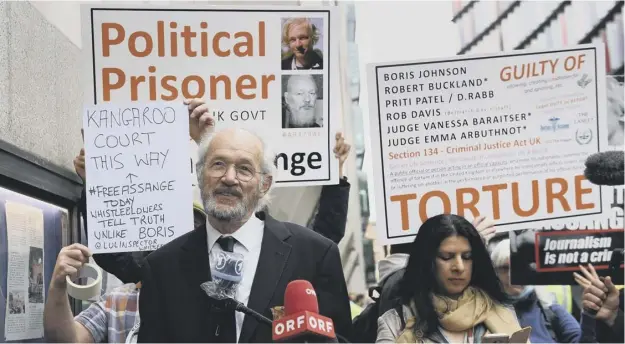  ?? PICTURE: STEFAN ROUSSEAU/PA ?? 0 John Shipton, the father of Wikileaks founder Julian Assange, stands outside the Old Bailey ahead of yesterday’s court hearing