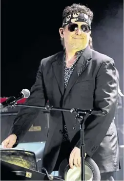  ?? EFE / ALEJANDRO GARCÍA ?? Del otro lado del charco Andrés Calamaro estará en el Vive Latino.