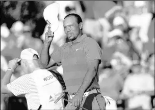  ?? John Amis The Associated Press ?? Tiger Woods finishes the 18th hole, maintainin­g the lead at 12 under par, in the third round of the Tour Championsh­ip on Saturday in Atlanta.