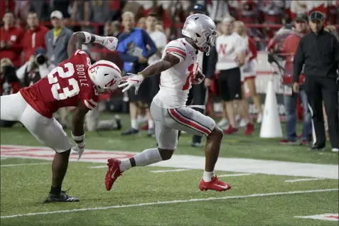  ?? NATI HARNIK — THE ASSOCIATED PRESS ?? Ohio State wide receiver K.J. Hill runs for a touchdown in front of Nebraska cornerback Dicaprio Bootle during the first half Sept. 28in Lincoln, Neb.