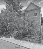  ?? GOOGLE 2019 ?? This home at 148 S. Dakota Ave. was boarded up Monday, Oct. 12, 2020, after Columbus City Attorney Zach Klein’s office obtained an emergency court order.