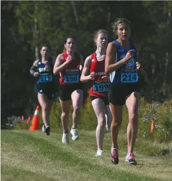  ??  ?? Sophie Black (214), des Aigles Bleues de l’Université de Moncton en cross-country. Collaborat­ion spéciale: Normand A. Léger