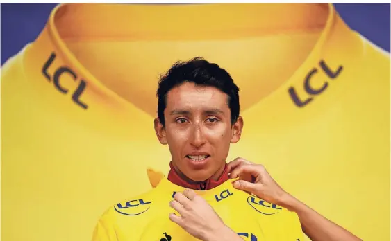  ?? FOTO: REUTERS/GONZALO FUENTES ?? Egan Bernal aus Kolumbien (Team Ineos) mit dem Gelben Trikot auf dem Podium.