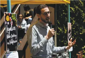  ?? Liz Moughon / The Chronicle ?? State Sen. Scott Wiener speaks at a June rally in S.F. in support of AB626, which lets home cooks to sell food to the public. Wiener is the law’s co-author.