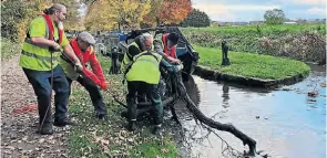  ?? ?? Chesterfie­ld Canal Trust volunteers hauling vegetation out of the canal.