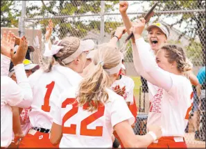  ?? Chris Strong ?? Arbor View pitcher Annie Finch (far right, holding trophy) will sign a national letter of intent to play for Brown University.