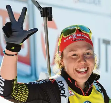  ?? Foto: Franck Five, afp ?? Viertes Rennen, dritter Sieg: Laura Dahlmeier sammelt bei der WM in Hochfilzen weiter fleißig Medaillen. Wo soll das nur auf hören? Deutschlan­ds ehemalige Top Biathletin Magdalena Neuner dürfte einige ihrer Rekorde verlieren.