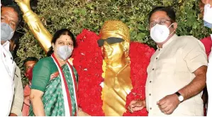  ??  ?? VK Sasikala and TTV Dhinakaran garland MGR statue at the ex-CM’s Ramapuram Garden memorial in Chennai on Tuesday