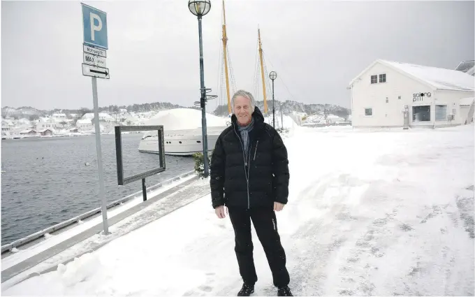  ??  ?? AKTUELT STED: Her på Torskeholm­en, hvor det var p-plasser for bobiler i fjor, ser Stein Gjulem for seg at bobiler bør få parkere. Og at det skiltes om nattparker­ing på campingpla­ssene.