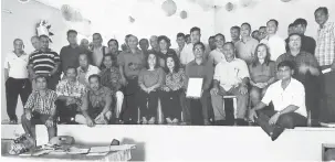  ??  ?? UNTUK KEBAJIKAN: Ngumbang (duduk, empat kanan) serta ahlinya yang lain ketika mengadakan mesyuarat pertama PTRDS di Selangau, baru-baru ini.