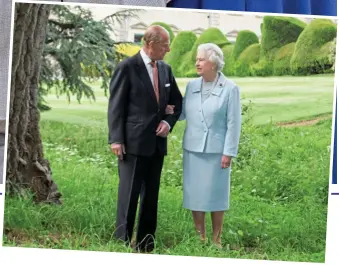  ?? ?? Togetherne­ss: The new picture of Charles and Camilla in the Buckingham Palace garden is reminiscen­t of the diamond wedding anniversar­y portrait of the late Queen and Prince Philip at Broadlands in Hampshire, inset