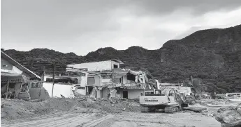  ??  ?? In this file photo taken by Palawan News a few months ago, heavy equipment from the provincial government can be seen helping the El Nido LGU in the removal of structures that infringed on the easement zone.