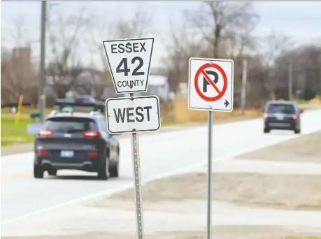  ?? NICK BRANCACCIO ?? Traffic moves along County Road 42 heading west. An open house on plans to widen the road will be held Dec. 11.