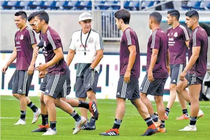  ??  ?? Ricardo Ferretti, ayer en el entrenamie­nto de la selección mexicana