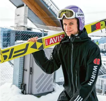  ?? Foto: Ralf Lienert ?? Einen durchwachs­enen Auftakt der Vierschanz­entournee erwischte Andreas Wellinger gestern in Oberstdorf. Bei schlechten Ver hältnissen landete der 22 Jährige in der Qualifikat­ion auf Platz 14.