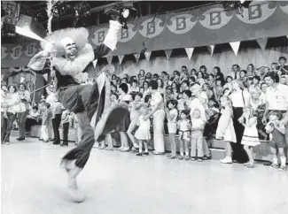  ?? JAMES MAYO/CHICAGO TRIBUNE ?? “The Bozo Show” had an extra flair to it on Sept. 11, 1978. It was Bozo’s 17th year with the show and included Chicago’s Mayor Michael Bilandic, and characters from Great America.